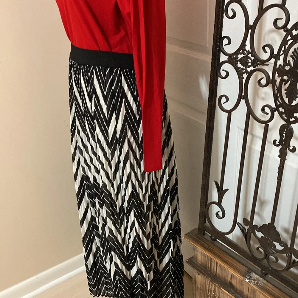 NWOT Sheer Overlay Skirt Size Large - Picture 3 of 5